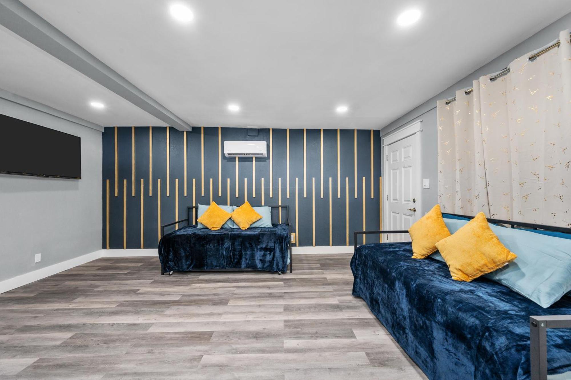 Modern 2Br City Center Getaway With Free Park Houston Exterior photo