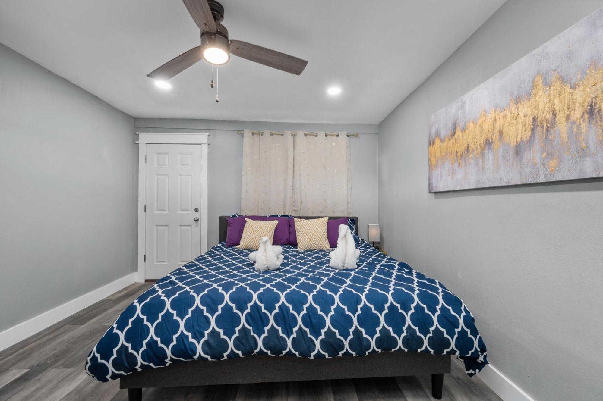 Modern 2Br City Center Getaway With Free Park Houston Exterior photo