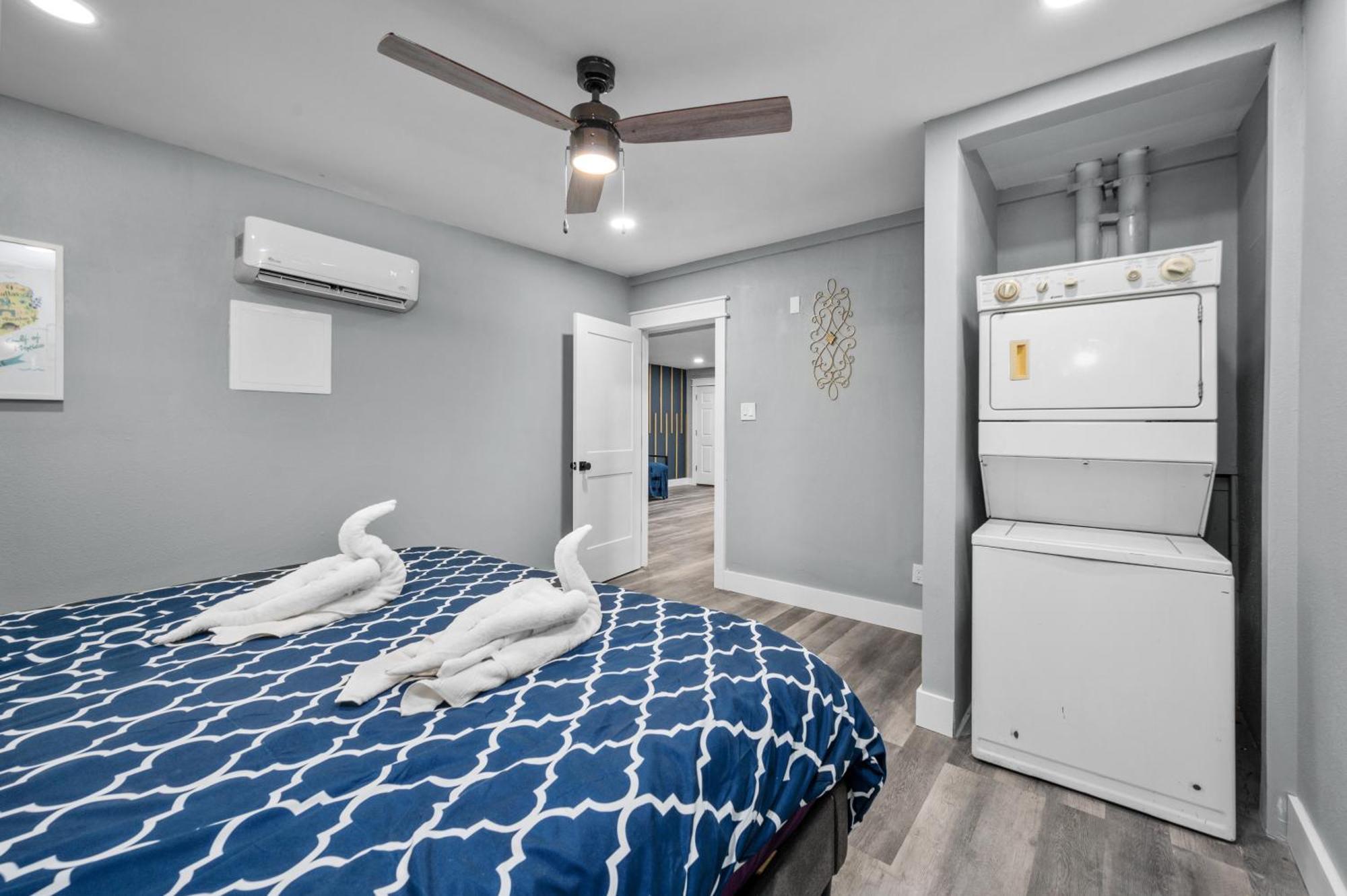 Modern 2Br City Center Getaway With Free Park Houston Exterior photo