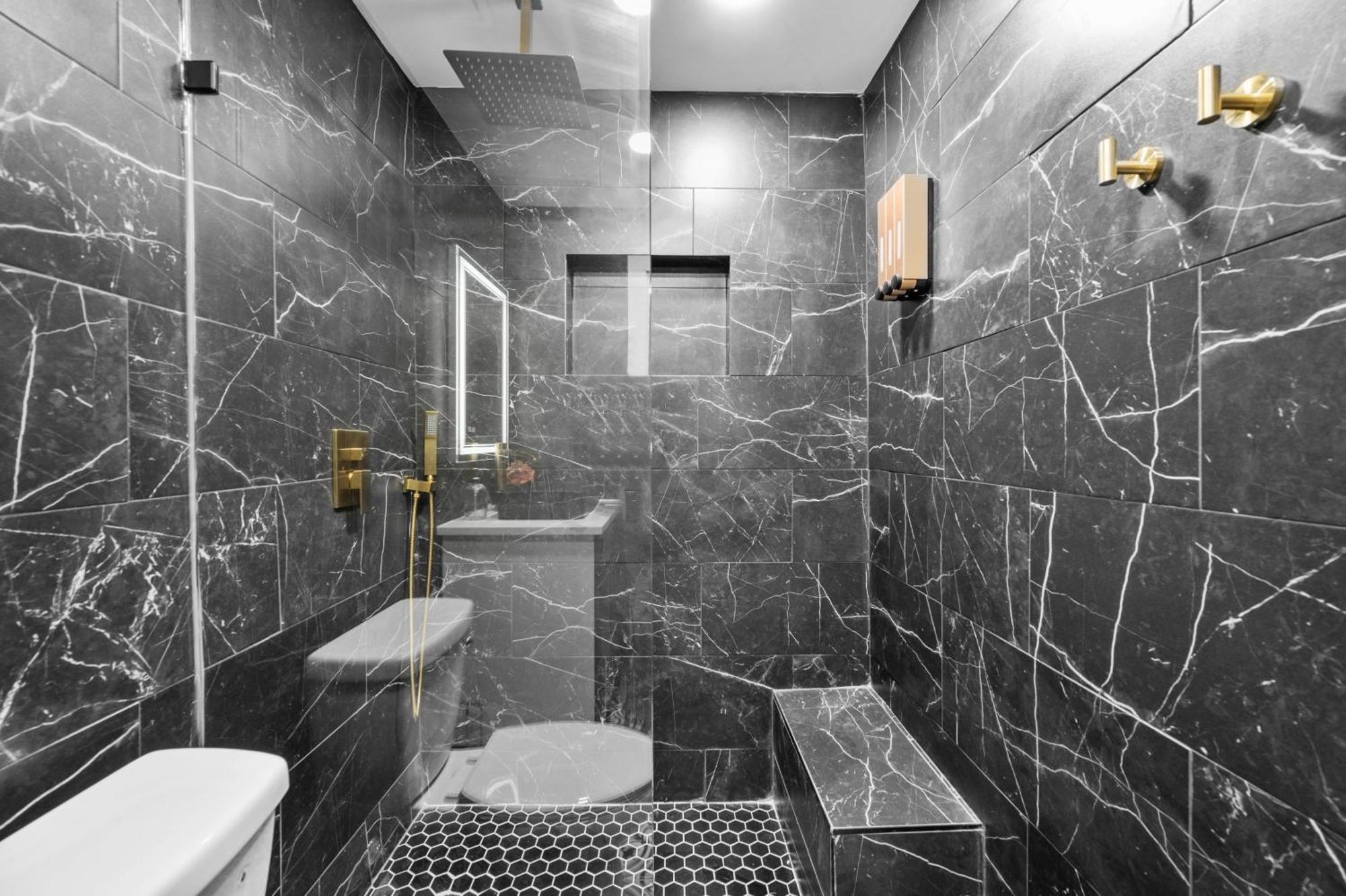 Modern 2Br City Center Getaway With Free Park Houston Exterior photo